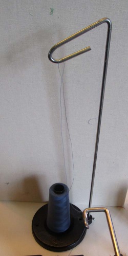 thread stand 2